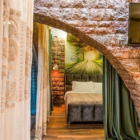 فندق Eden Boutique 4*
