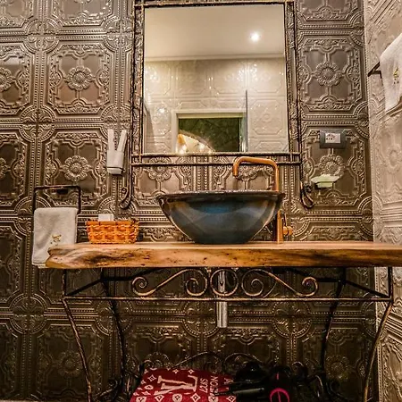 فندق Eden Boutique 4*