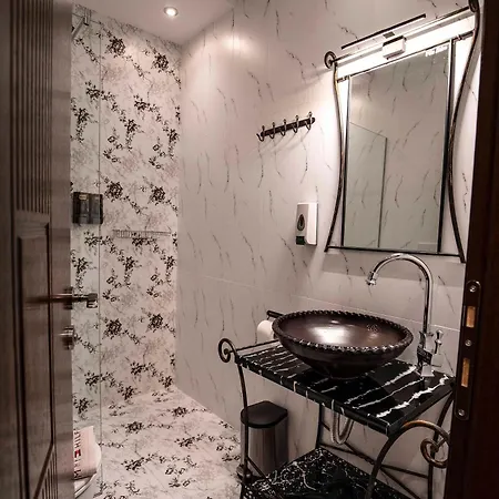 Eden Boutique كورتشي