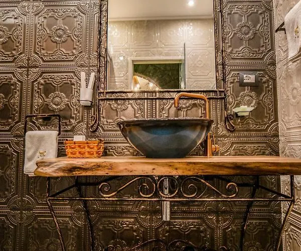 فندق Eden Boutique 4*